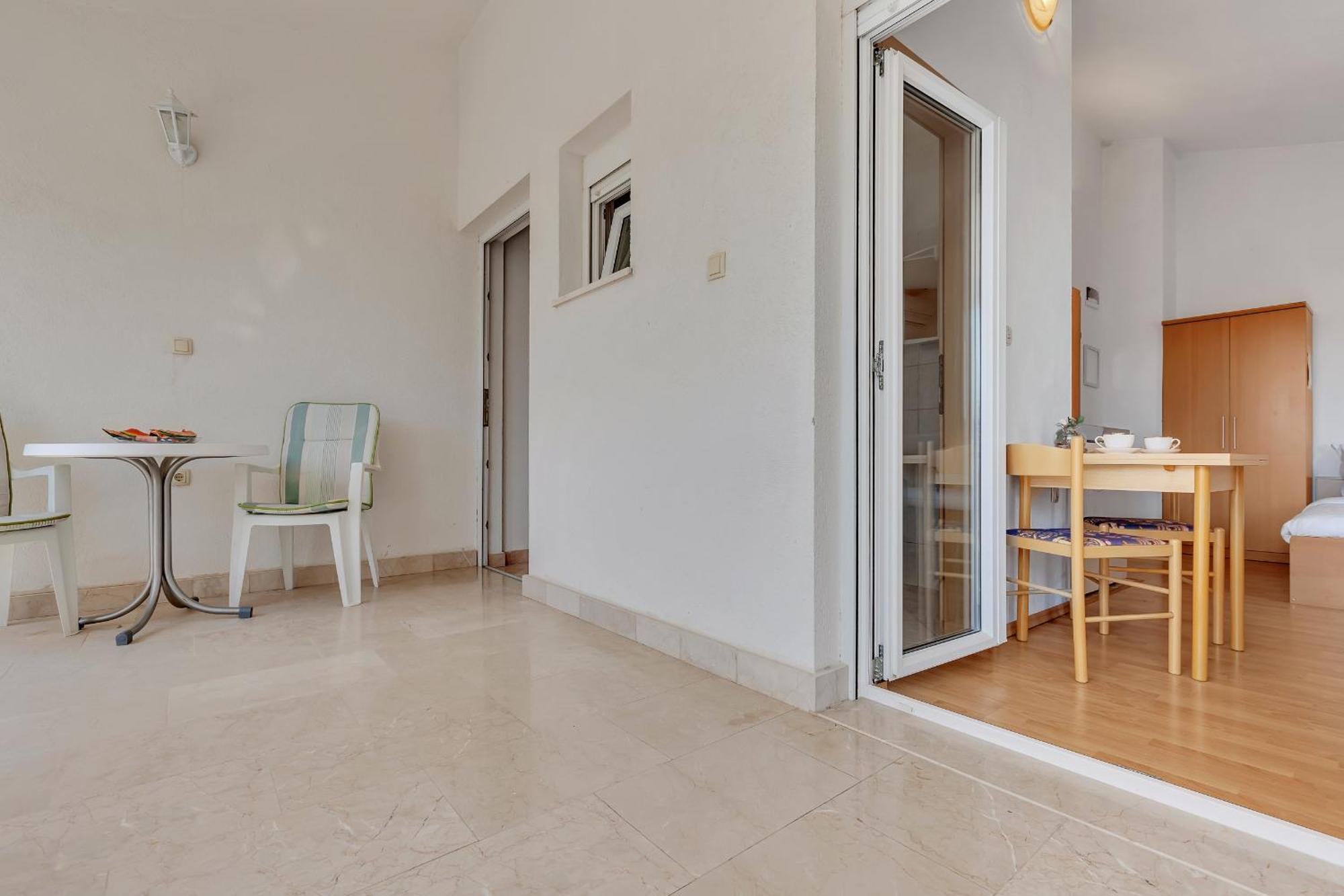 Residence Apartments *